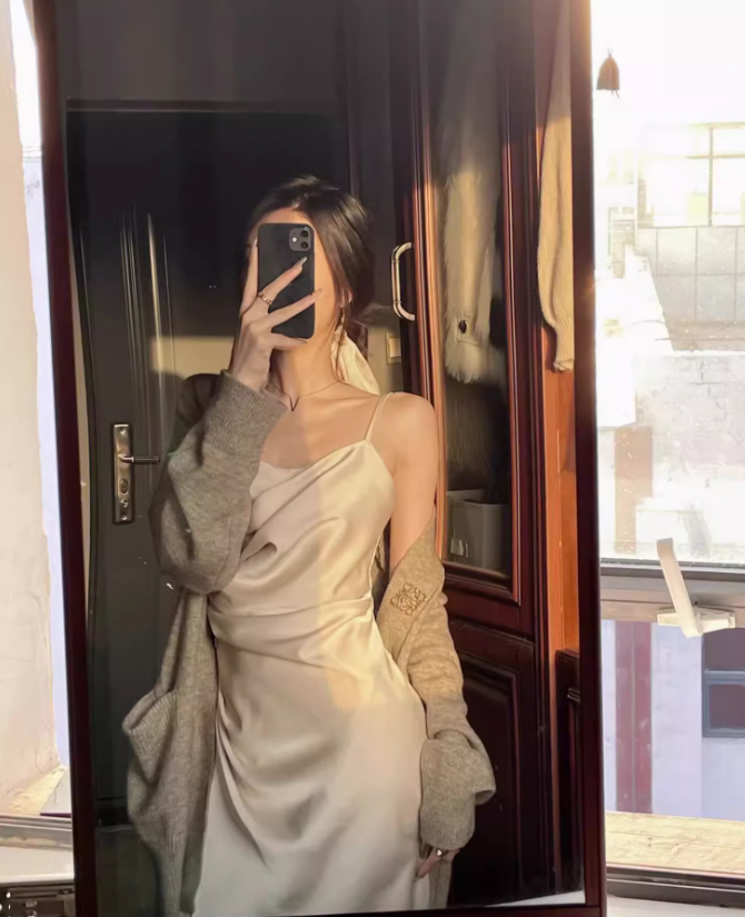 Silk satin sexy dress 2025 temperament holiday seaside slit inner suspender skirt R1441