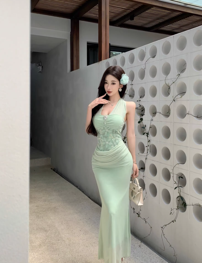 French high-end green v-neck lace halter dress temperament celebrity waist slim hip dress R0453