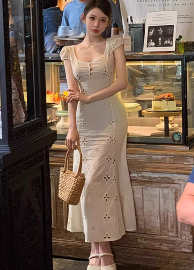 French retro hollow embroidery dress 2025 large size seaside holiday dress R1327