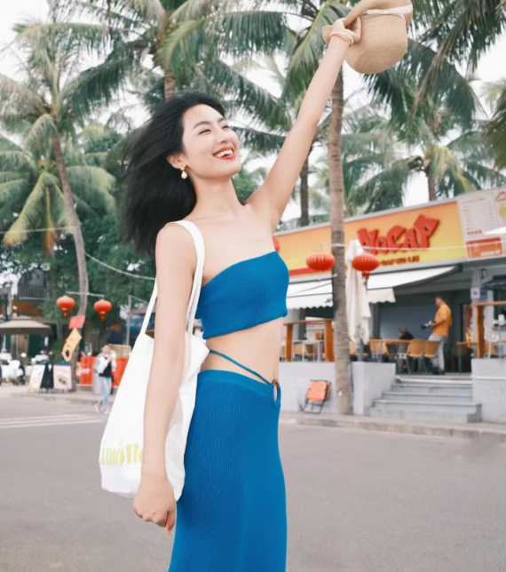 Vacation outfit Klein blue sexy waist-baring tube top slit skirt two-piece suit R1557