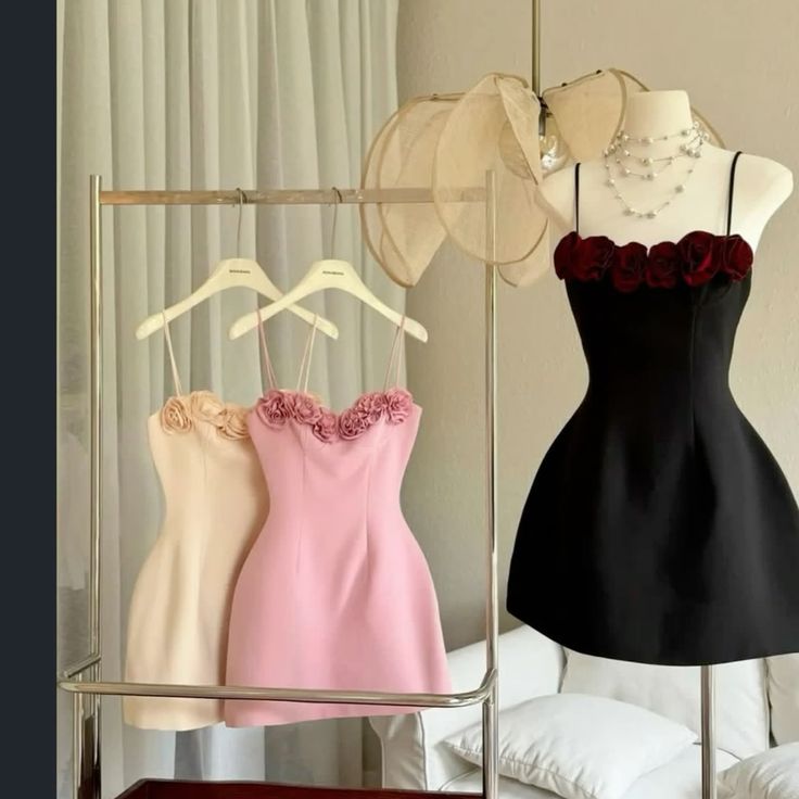 A-line mini skirt with three-dimensional flower straps and slim fit homecoming dress R2499