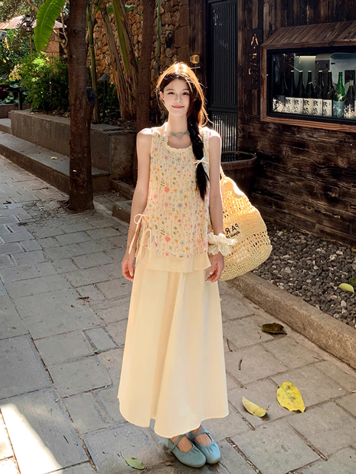 Gentle and pure daisy embroidered fake two-piece vest top with skirt suit R1745