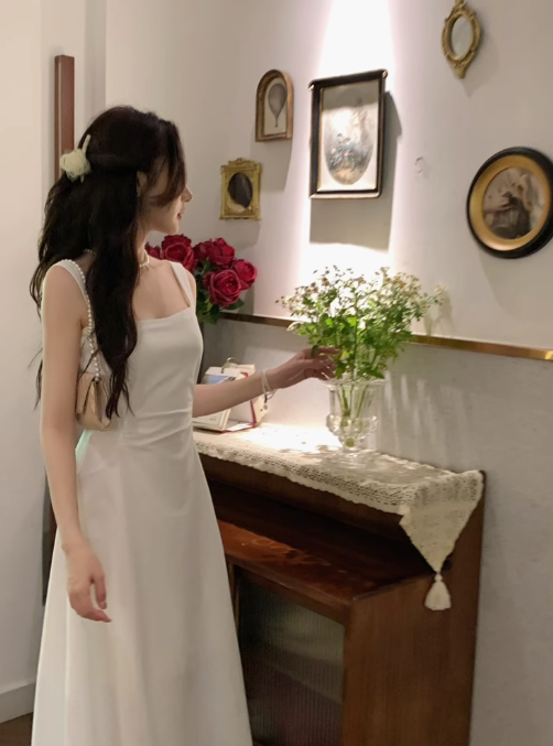 French square neck suspender dress with slim waist, elegant and gentle temperament R1505