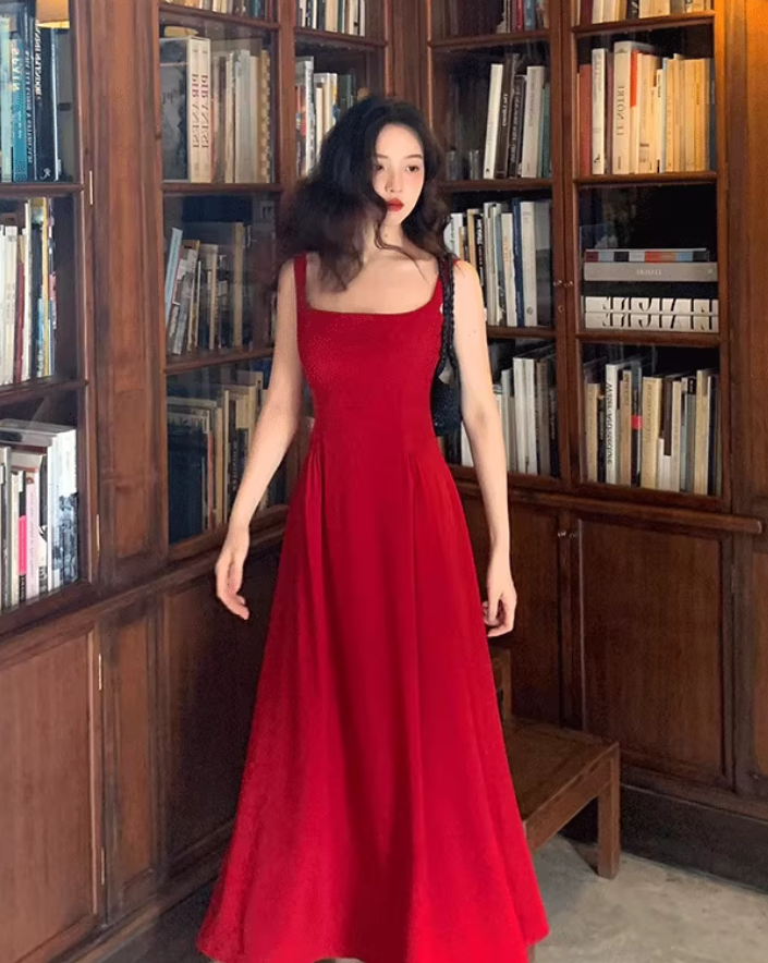 Retro red suspender dress with elegant waist and square neck, gentle A-line long skirt R1431