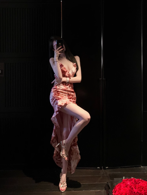 Sexy slim-fit v-neck ruffled printed long skirt irregular holiday temperament suspender dress R1551