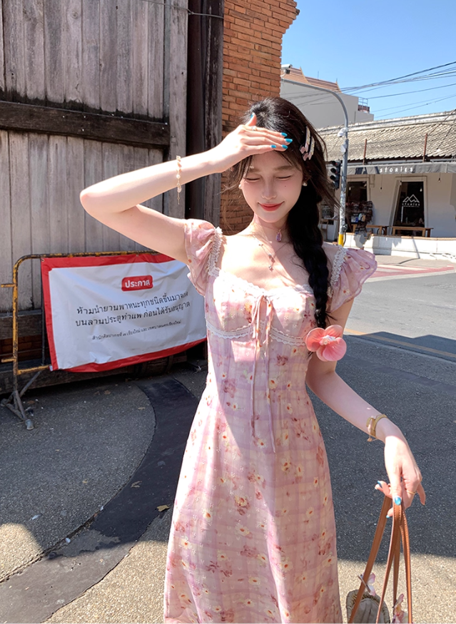 This summer French retro dress with a printed square collar and small flying sleeves is a slimming and form-fitting dress for women R4787