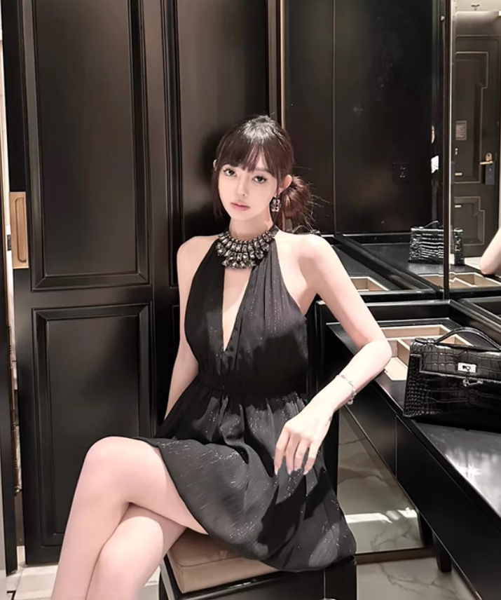 Birthday dress high-end party dress high-end niche exquisite black halter dress R1795