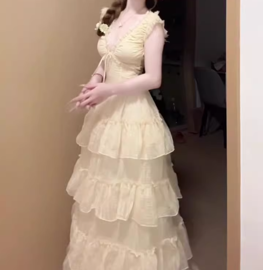 Gentle and sweet style V-neck suspender dress temperament waist beautiful skirt R0710