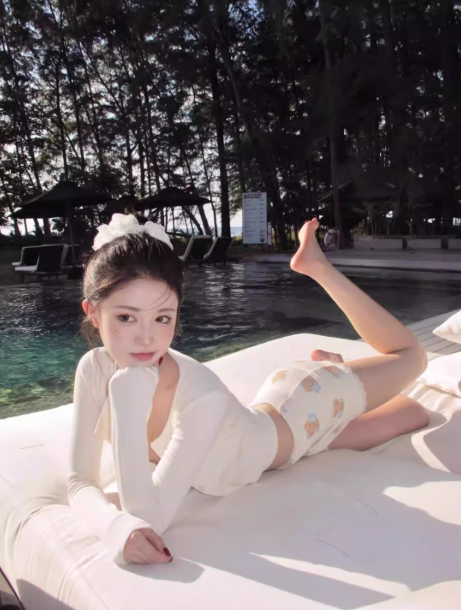 Sweet hot girl suspenders long-sleeved cardigan 2025 pure desire style printed hip skirt suit R1365