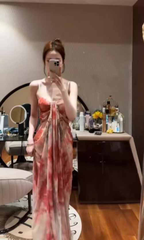 Holiday style dress niche style skirt v-neck floral suspender skirt summer R0699