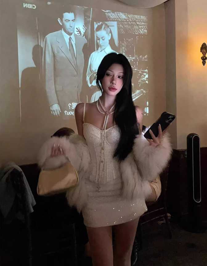 2025 sequined hip-hugging skirt suit with a sense of luxury and Chanel style R1163