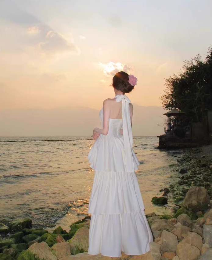 V-neck halter dress with beautiful waist and atmosphere R0600