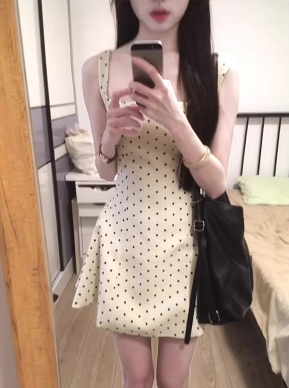 Gentle temperament polka dot suspender dress beautiful waist dress puffy skirt R0638