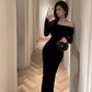 Sexy one-shoulder velvet long-sleeved dress black pleated high-end hip-hugging dress R1536