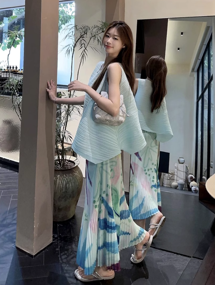 Fashion suit irregular pleats loose cover flesh thin sleeveless vest pleated printed skirt two-piece suit R1729
