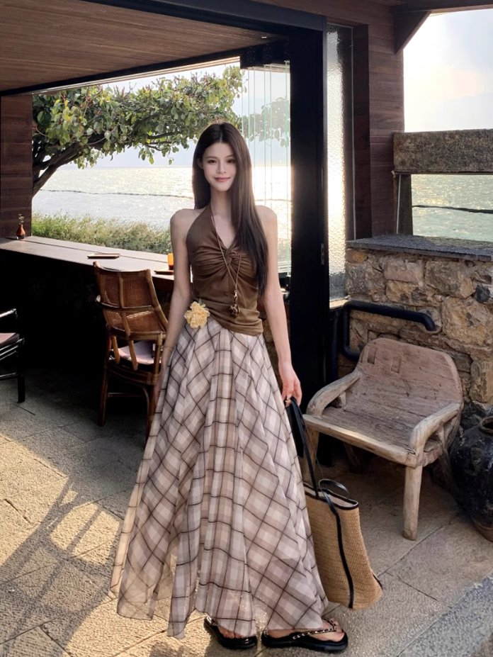 Fairy temperament outfit a complete set of halter neck small vest plaid large swing skirt two-piece suit R1705