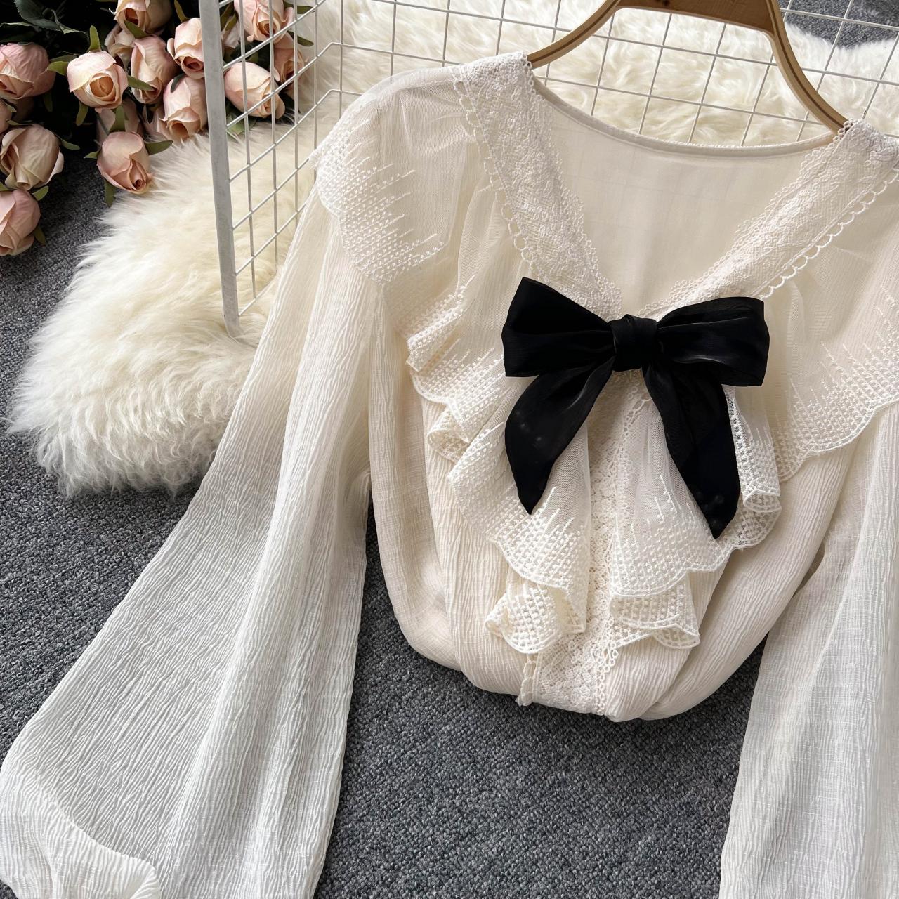 Lovely v-neck bow lace long sleeve top     S253