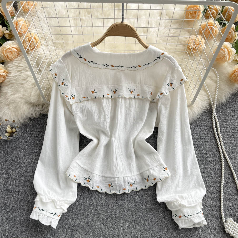 Cute embroidered top     S443