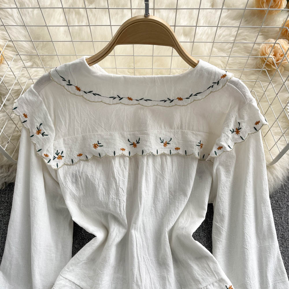 Cute embroidered top     S443