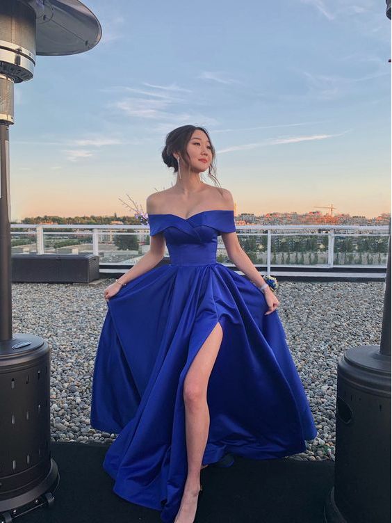 Off the shoulder royal blue prom dress        S692