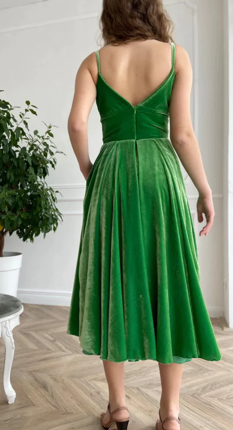 Green V-neck velvet short prom dress homecoming dress      S837